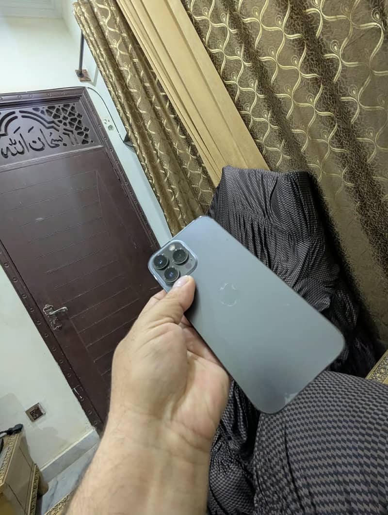 Apple iPhone 13 Pro Max 4