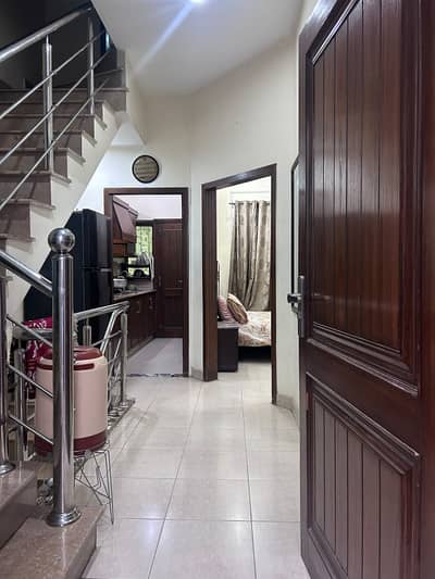 i-4/3 3-Marla (20*40)(800 sq feet)(89 sq yard) Used house for sale Best location Near golra mor Demand 2.15 crore
