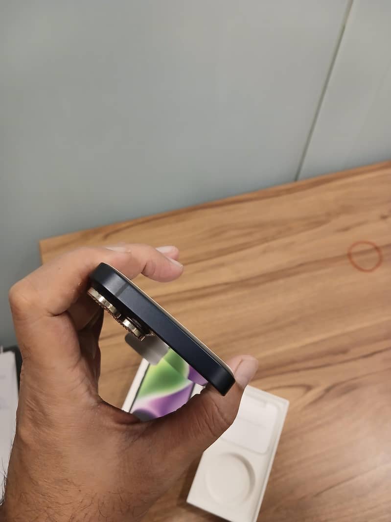 Apple iPhone 14 3