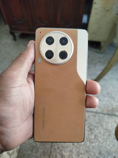 Tecno CAMON 30