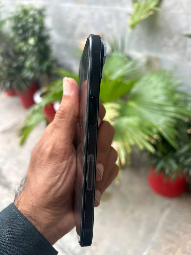Apple iPhone 15 4