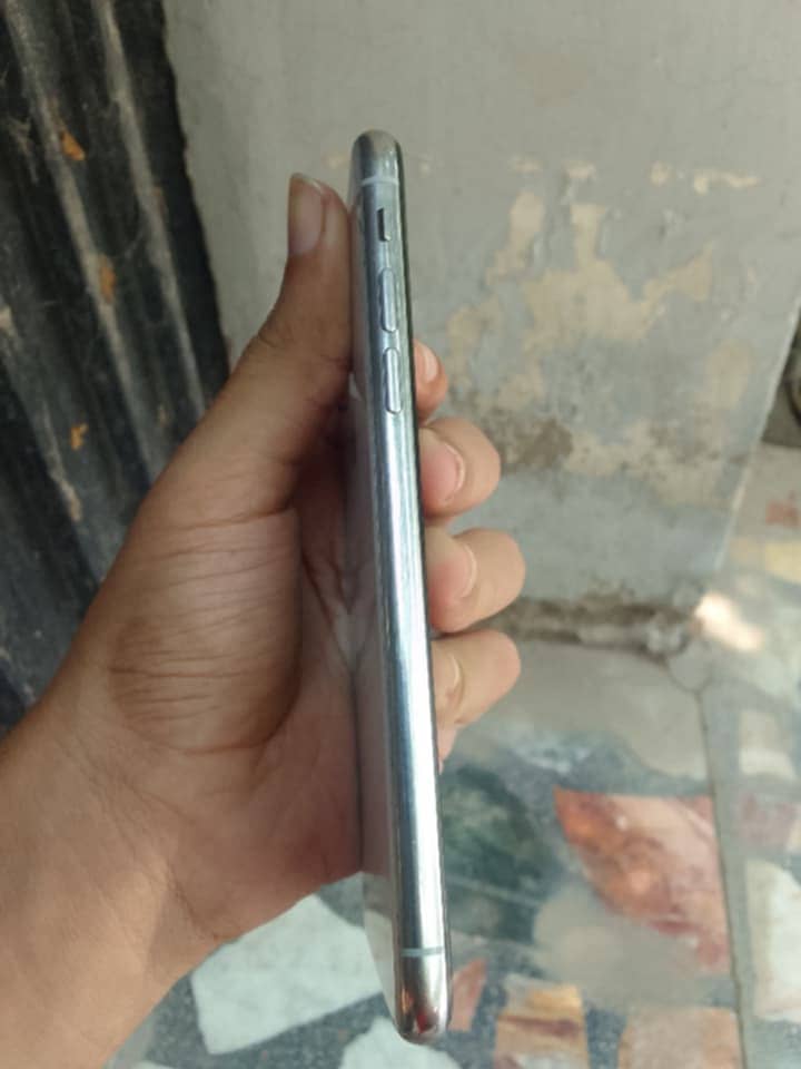 Apple iPhone X 3