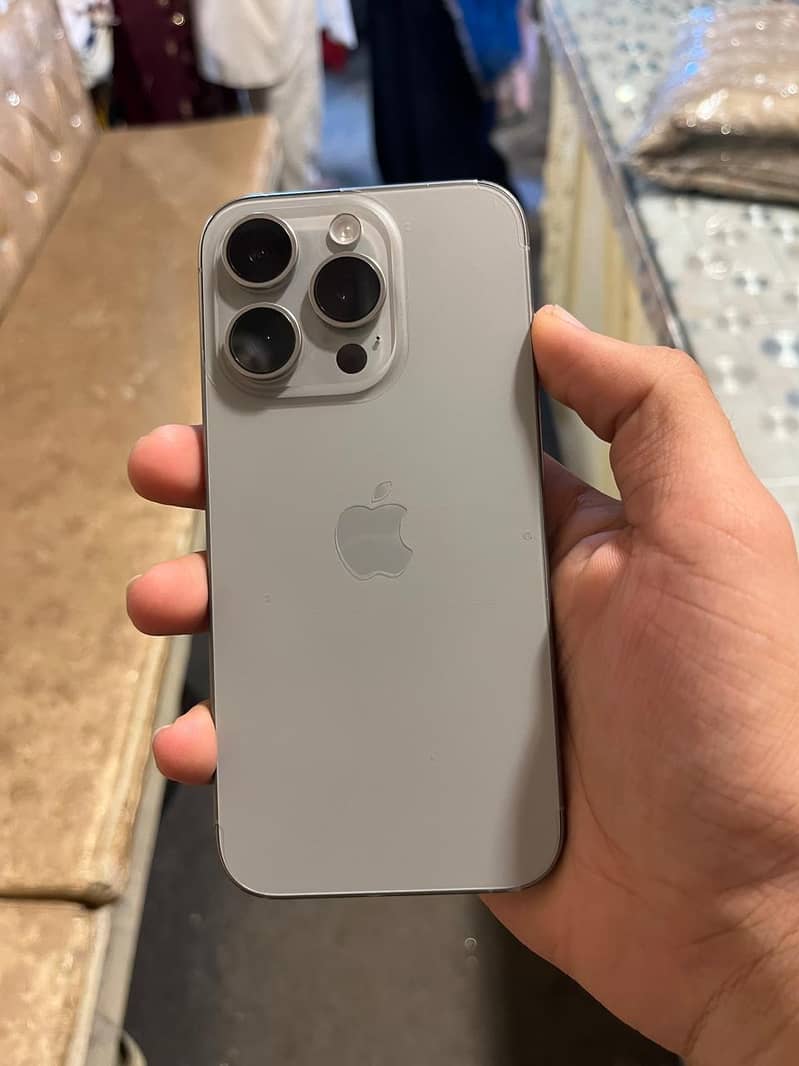 Apple iPhone 15 Pro 0