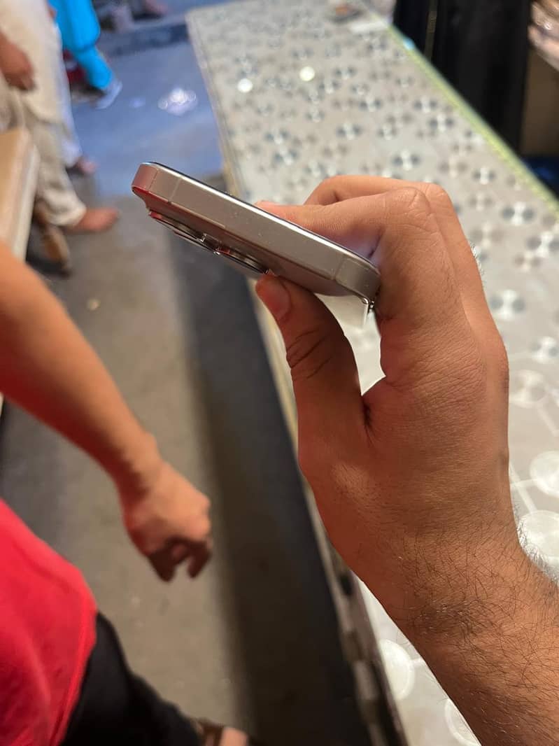 Apple iPhone 15 Pro 3