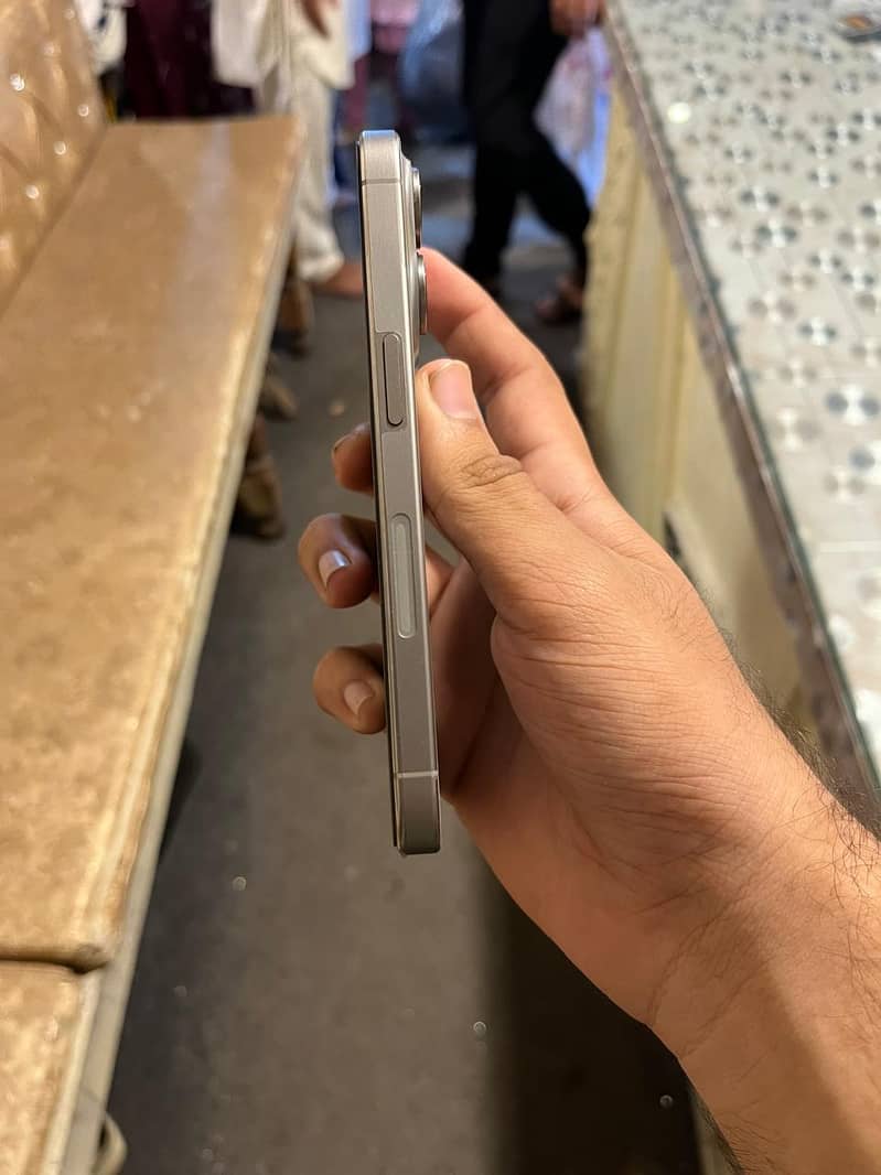 Apple iPhone 15 Pro 4