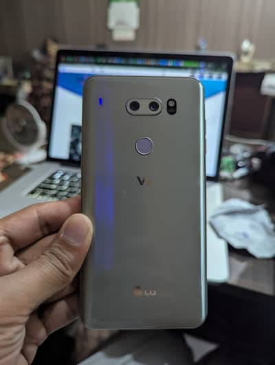 LG V30