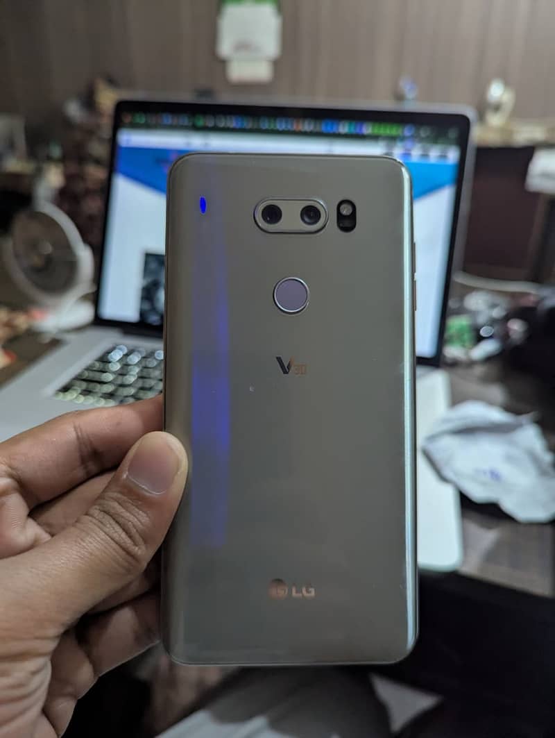 LG V30 0