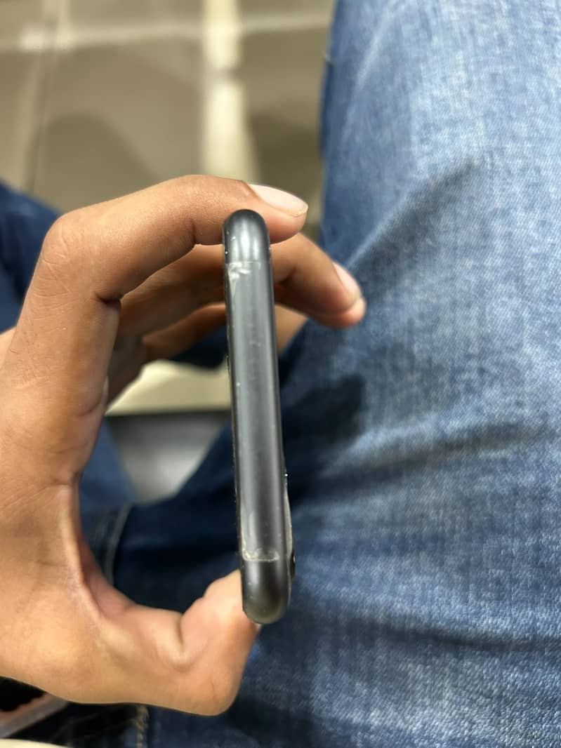 Apple iPhone 11 3