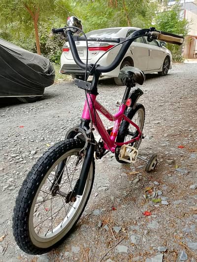 Karat Flutter 16" Kids Bicycle with Japanese Training Wheels