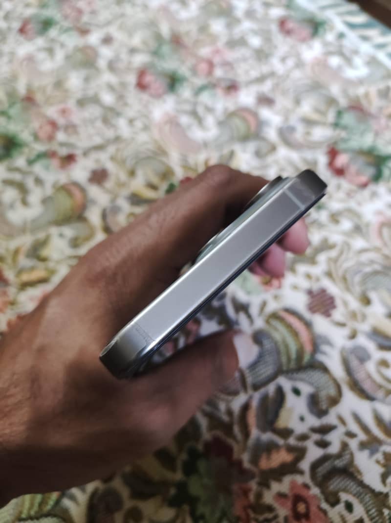 iPhone 15 Pro Max 2