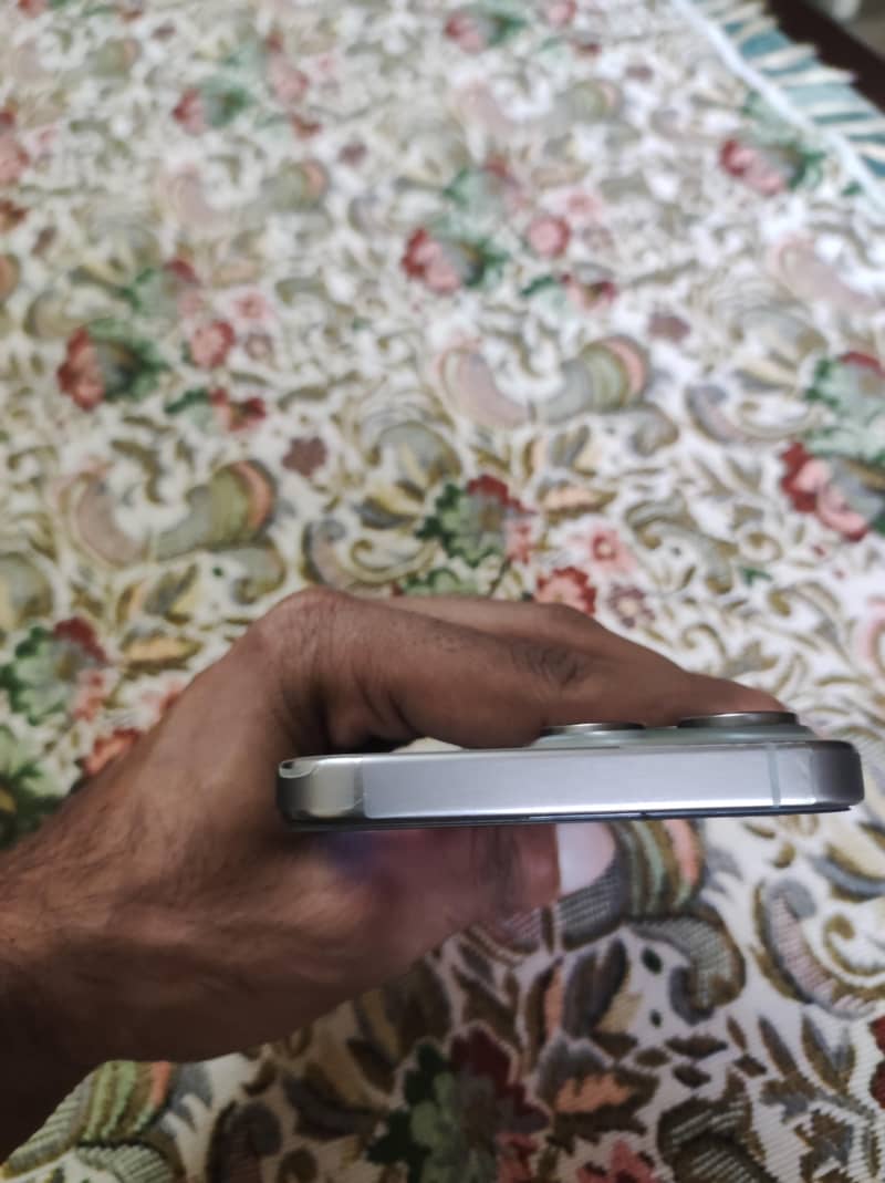 iPhone 15 Pro Max 3