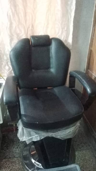 Heavy-Duty Hydraulic Barber / Salon Chair for Sale
