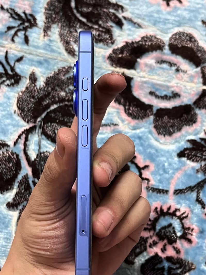 Apple iPhone 16 0
