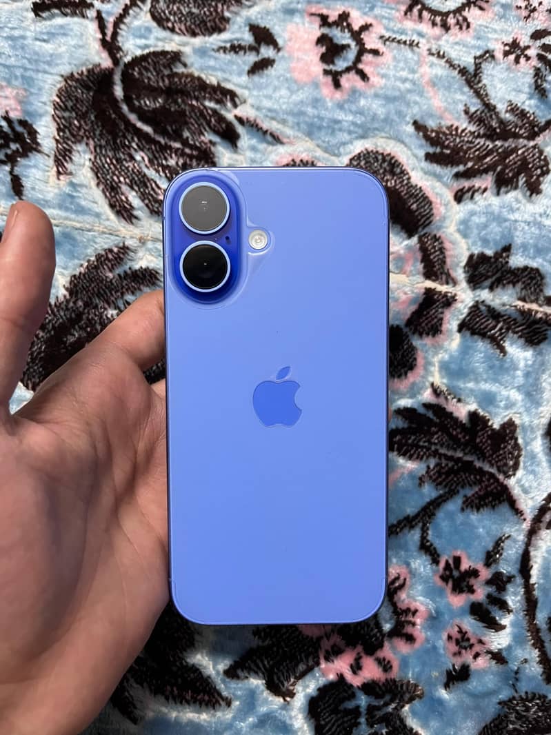 Apple iPhone 16 3