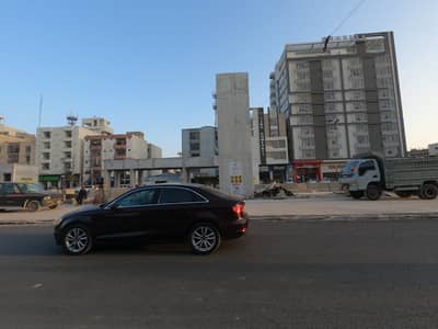 Highly-Desirable Prime Location 2400 Square Feet Shop Available In University Road