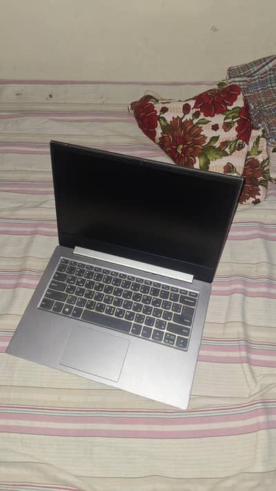 lenovo/ i5 8th gen / 8/ 256 / 2gb gpu / 4h battry