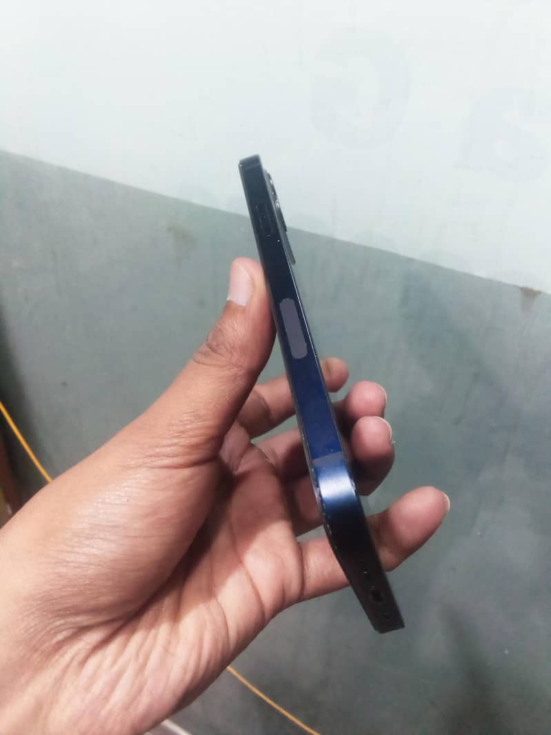 Apple iPhone 12 3
