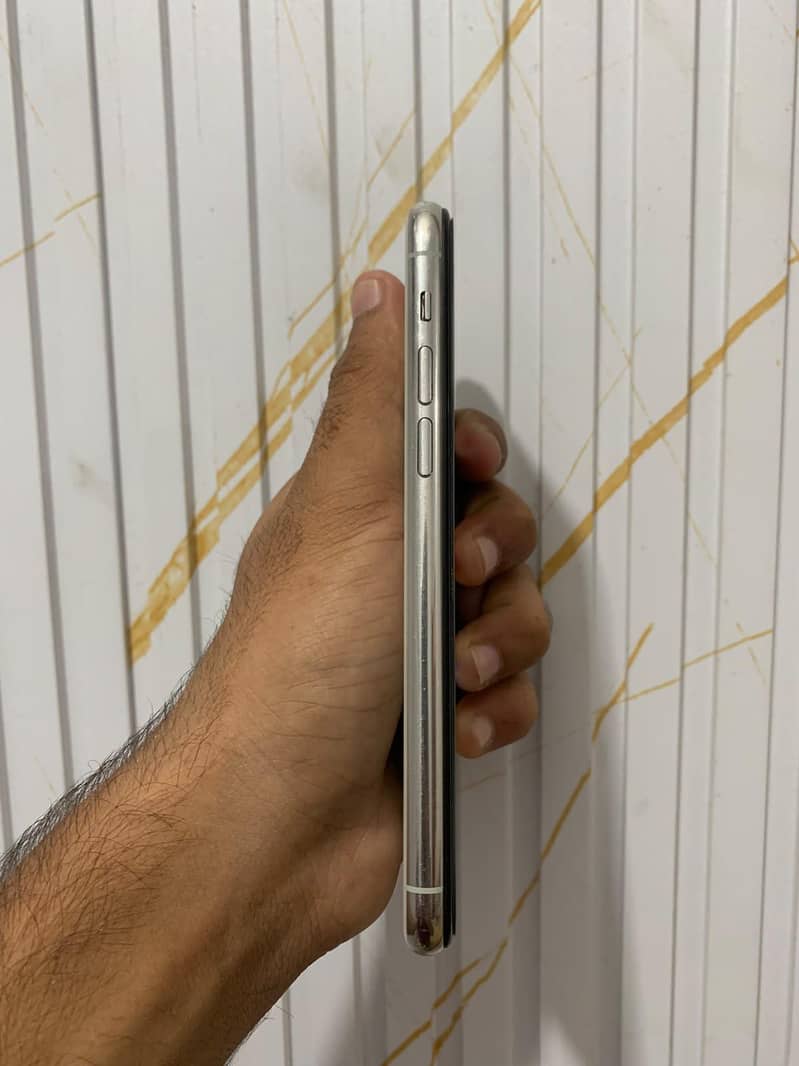 Apple iPhone 11 Pro 4