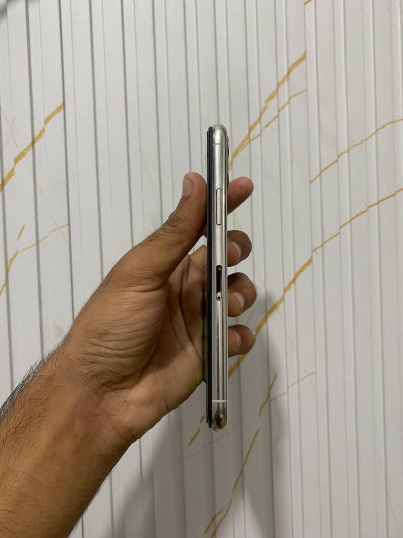 Apple iPhone 11 Pro 6