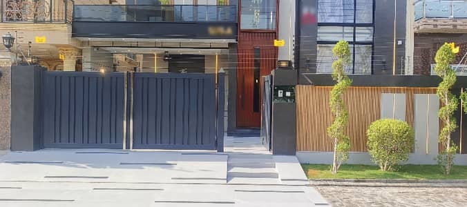 House Of 10 Marla Is Available In Contemporary Neighborhood Of Central Park Housing Scheme