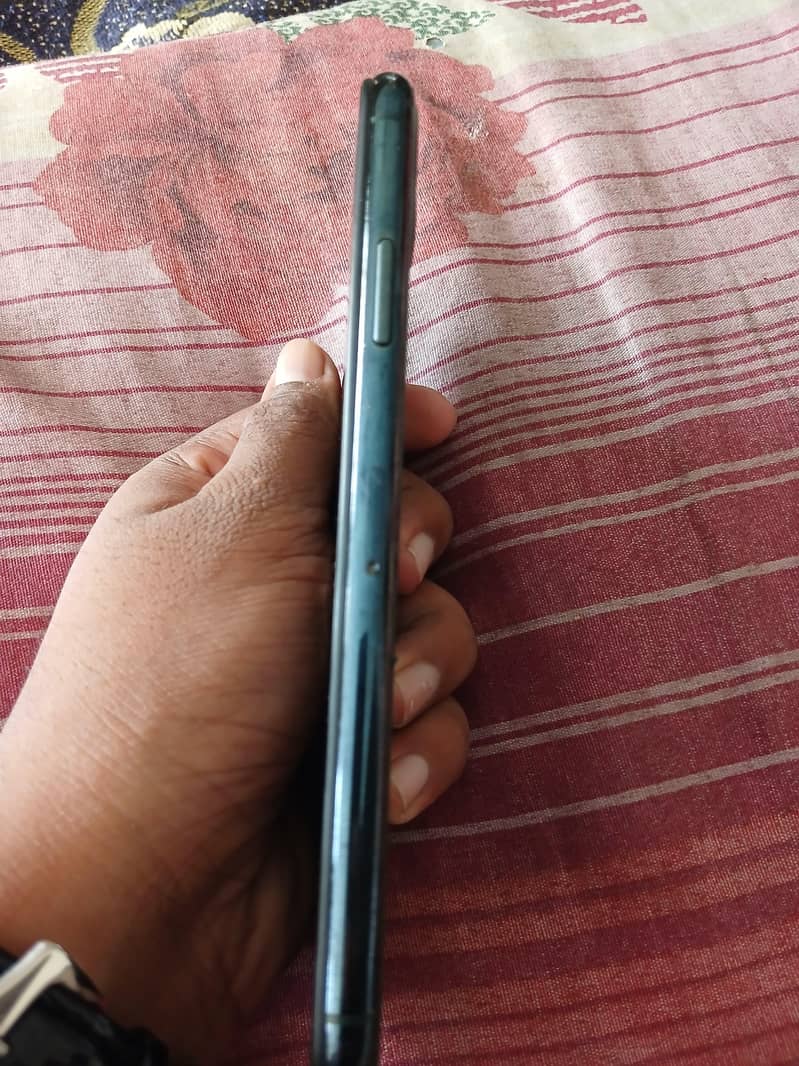 Apple iPhone 11 Pro Max 4