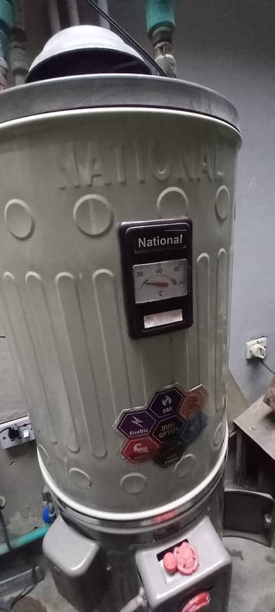 National (Geyser) 25 Gallon