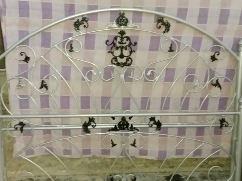 LOHA BED 8