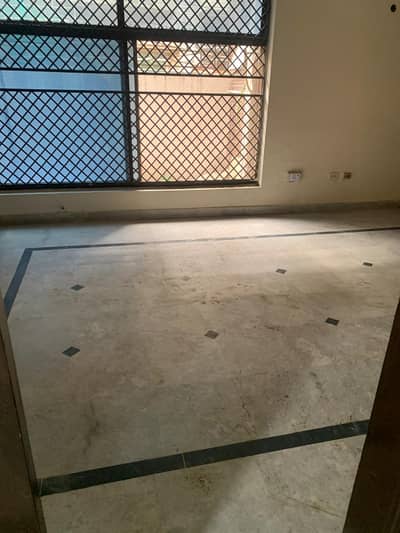 Ground floor for rent in range road