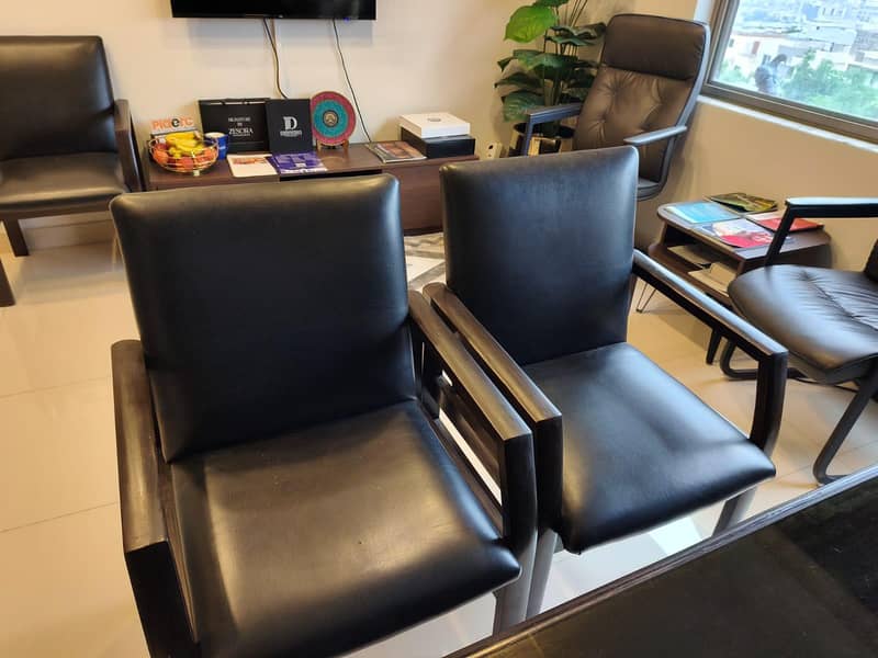 Table two chairs 3