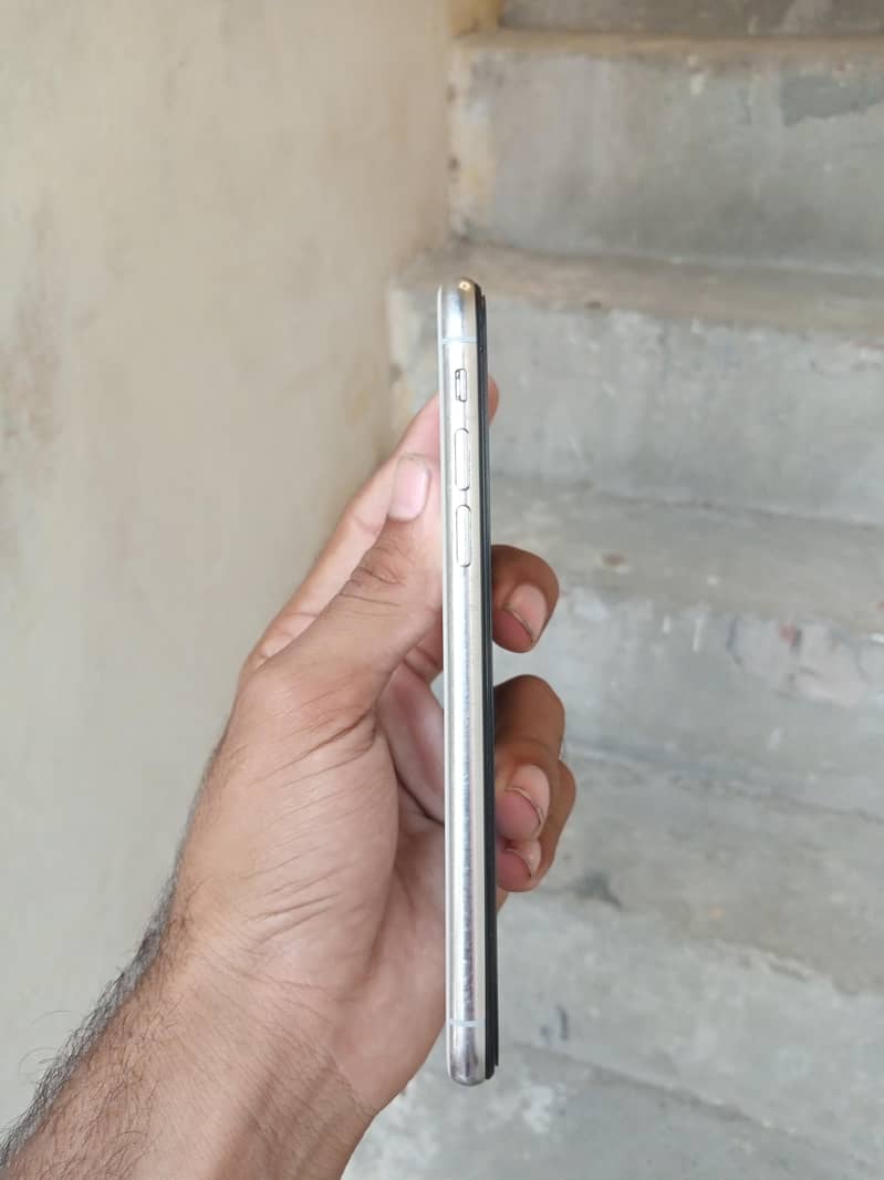 Apple iPhone XS 3