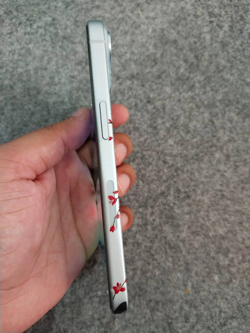 Apple iPhone 15 4