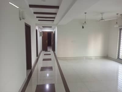 10 MARLA 3 BEDROOMS APARTMENT AVAILABLE FOR SALE