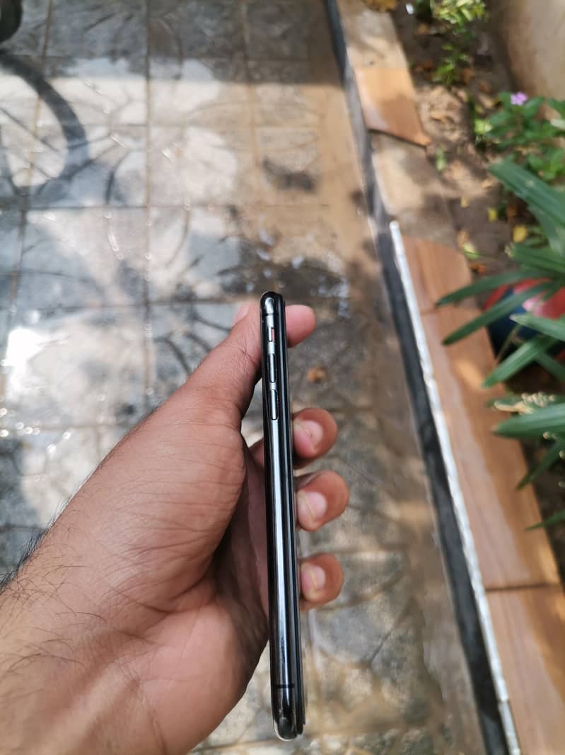 Apple iPhone X 5