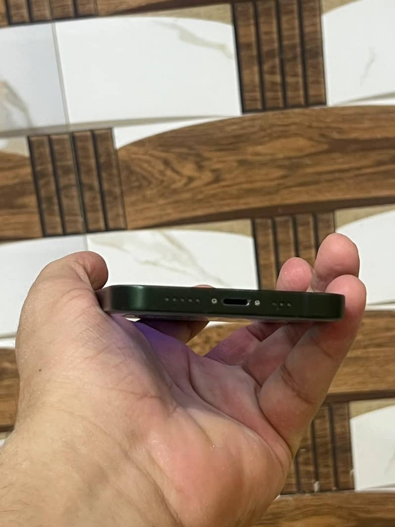 Apple iPhone 13 1