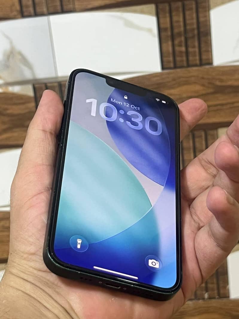 Apple iPhone 13 2