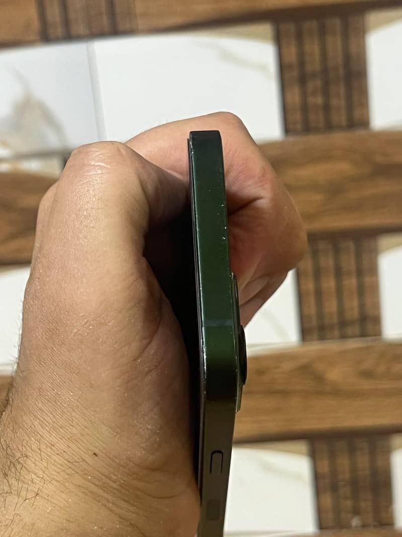 Apple iPhone 13 3