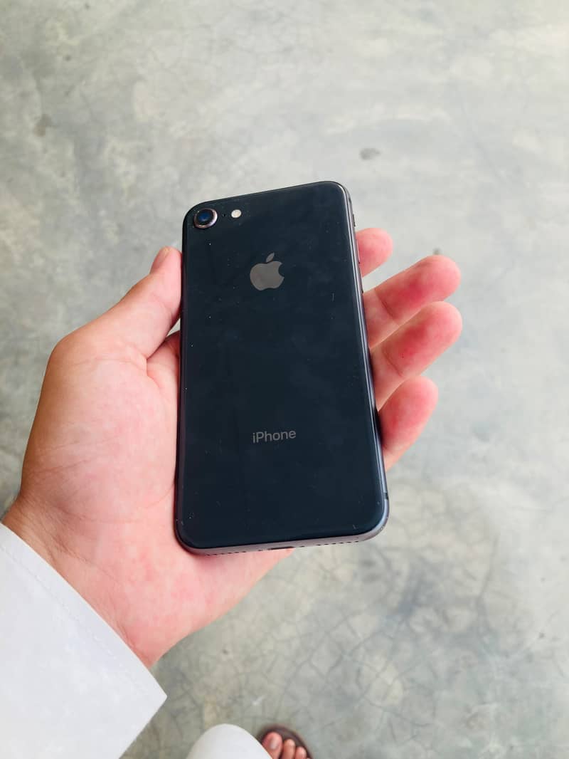 Apple iPhone 8 3