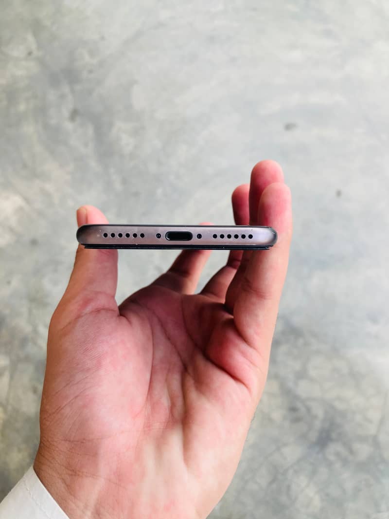 Apple iPhone 8 4