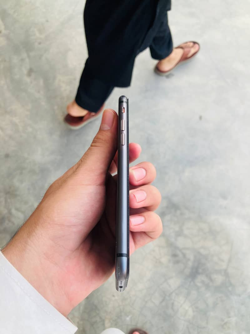 Apple iPhone 8 5