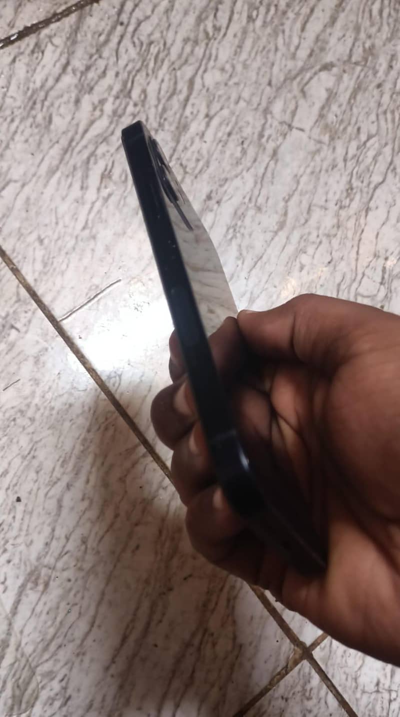 Apple iPhone 12 11