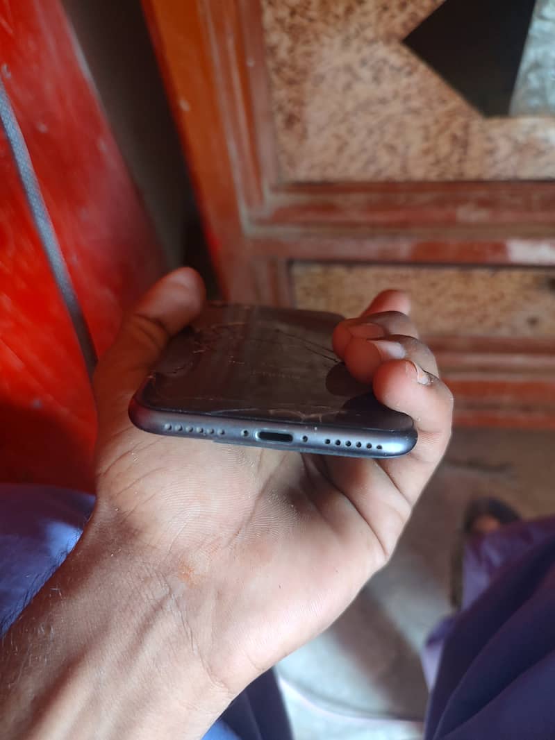 Apple iPhone 8 1