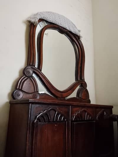 showcase or dresing table for sale mazbot lkri achi chez