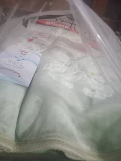 double bed kombal hai bilkul new hai