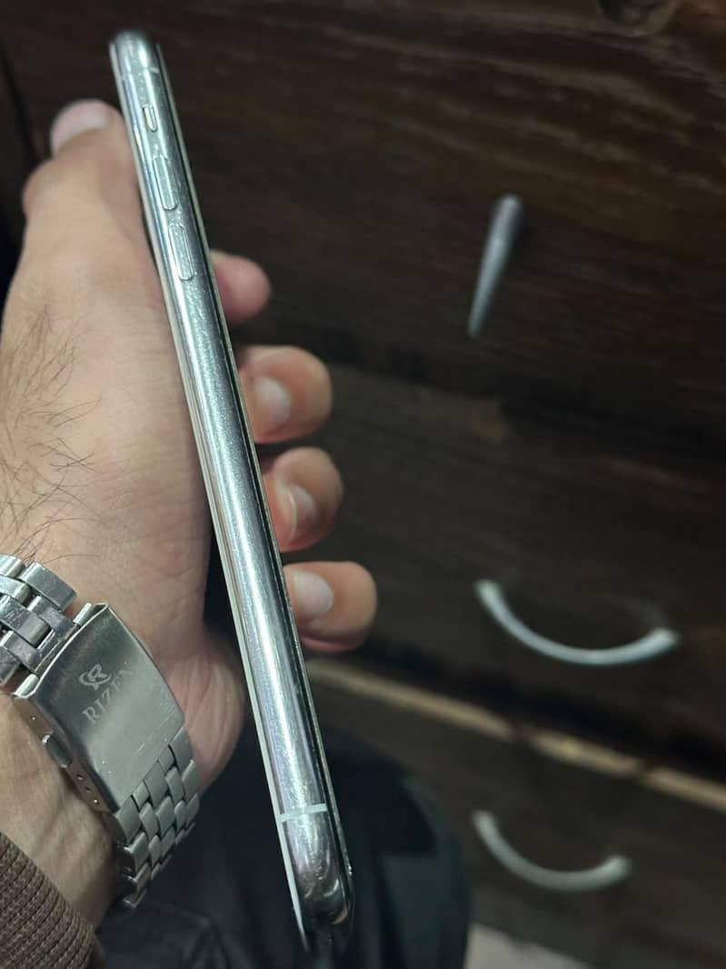 Apple iPhone 11 Pro Max 1