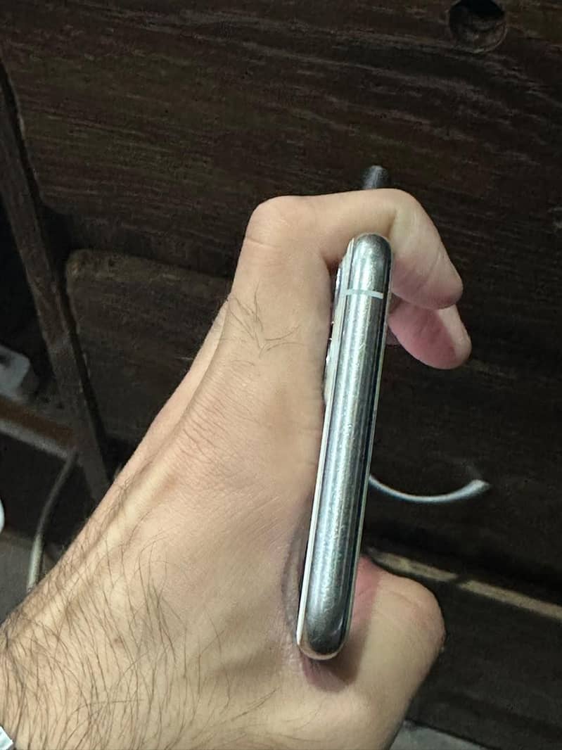 Apple iPhone 11 Pro Max 2