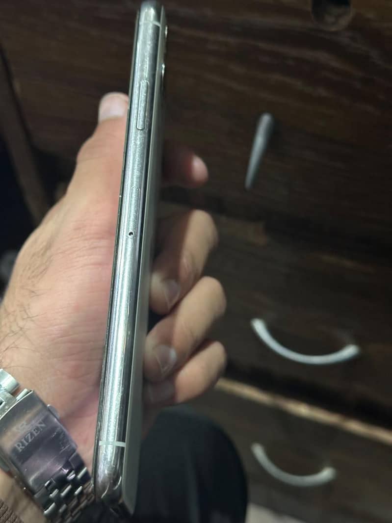 Apple iPhone 11 Pro Max 3