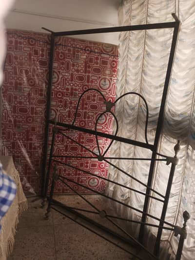 bed with matress