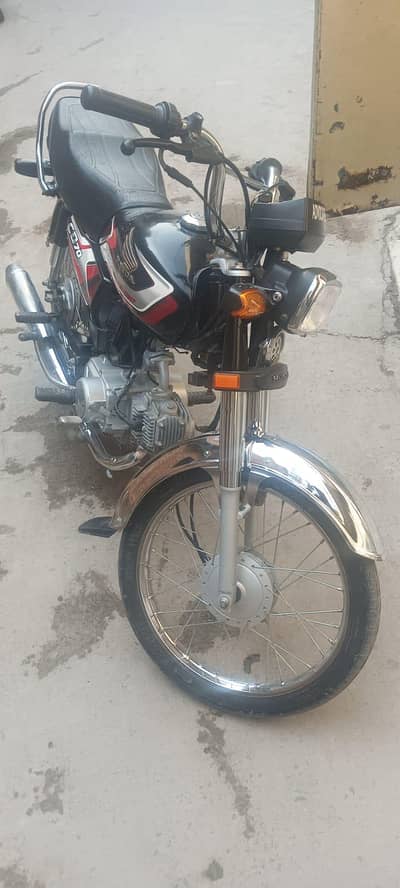 bike total orignl koi kaam ni hona bike 10/10 bio ok file ok call karo