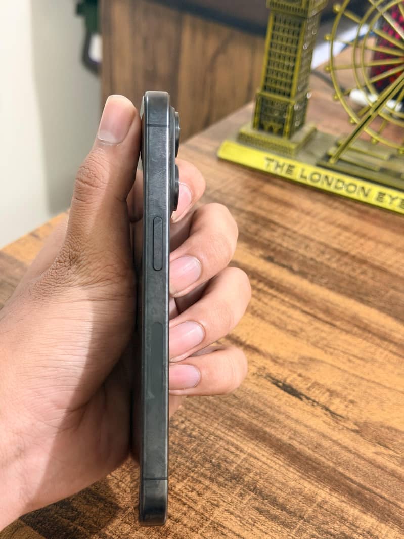 Apple iPhone 15 Pro 2