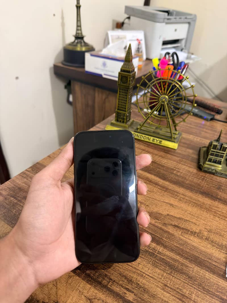 Apple iPhone 15 Pro 3